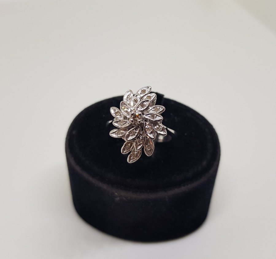 GENİŞ YAPRAK MODELİ PIRLANTA YÜZÜK