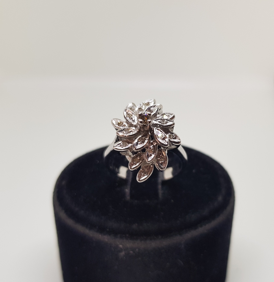 GENİŞ YAPRAK MODELİ PIRLANTA YÜZÜK