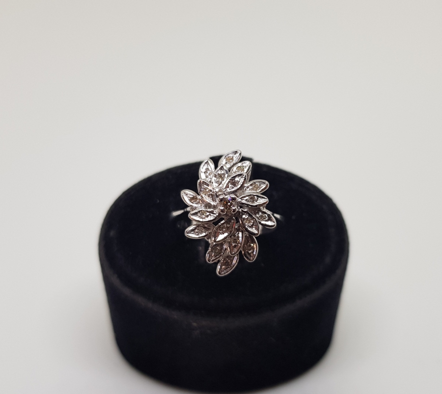 GENİŞ YAPRAK MODELİ PIRLANTA YÜZÜK