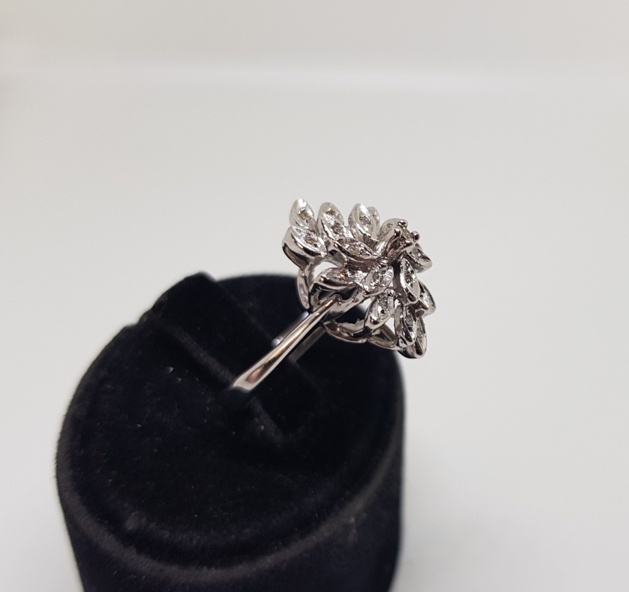 GENİŞ YAPRAK MODELİ PIRLANTA YÜZÜK