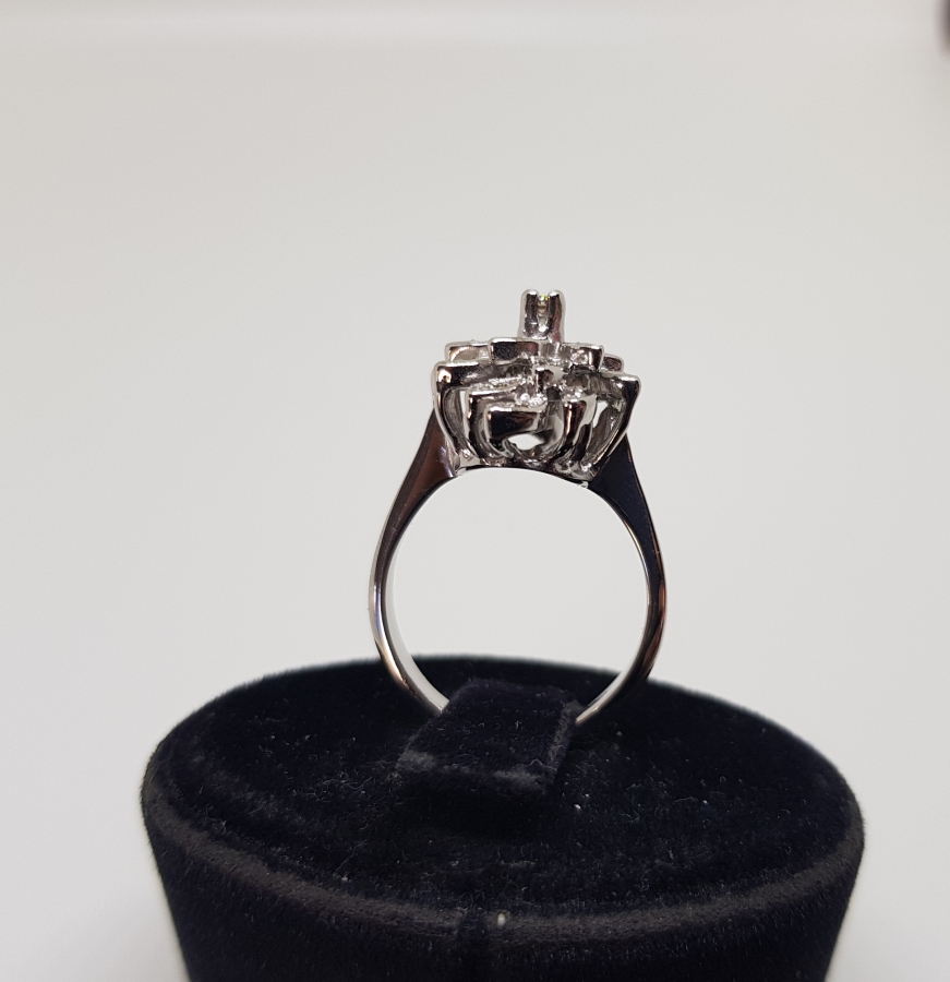 GENİŞ YAPRAK MODELİ PIRLANTA YÜZÜK