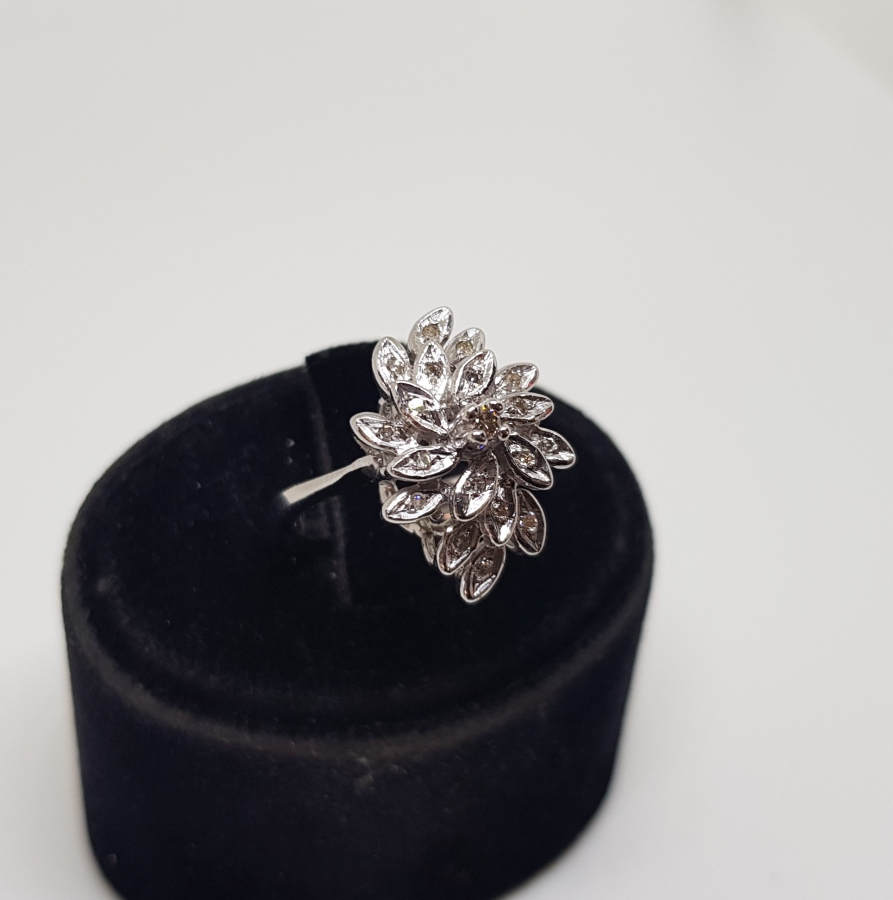 GENİŞ YAPRAK MODELİ PIRLANTA YÜZÜK