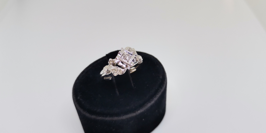 PIRLANTA TAŞLI YAPRAKLI MODEL YÜZÜK