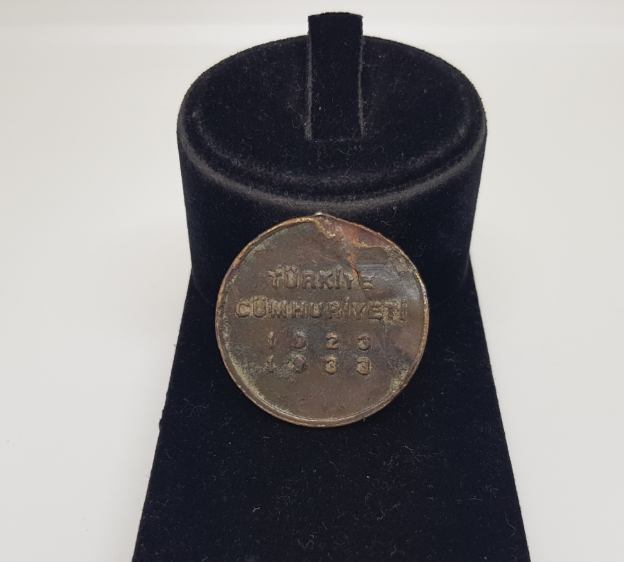 TÜRKİYE CUMHURİYETİNİN 10. YIL MADALYASI