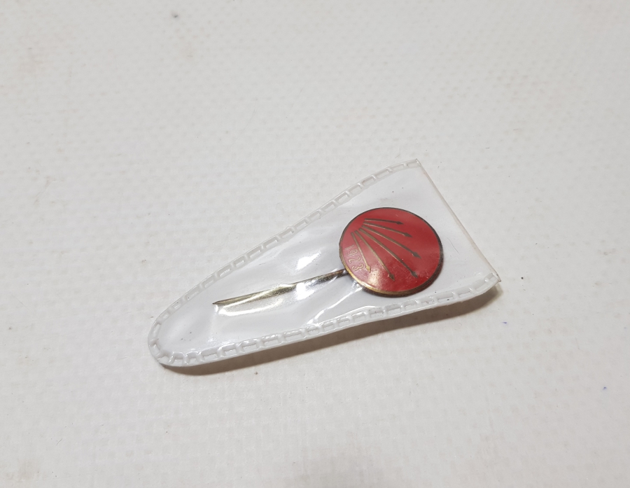 ORİJİNAL KABINDA ANTİKA CHP ROZETİ