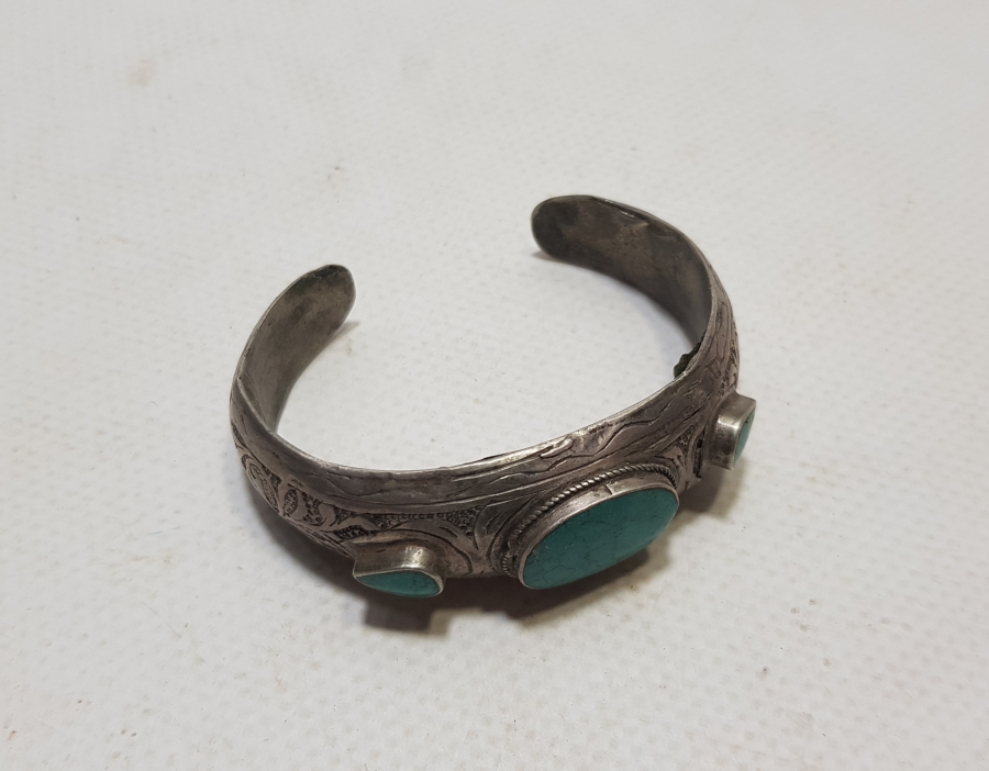 KALEM VE KABARTMA İŞÇİLİKLİ TURKUAZ TAŞLI ANTİKA GÜMÜŞ BİLEZİK - BİLEKLİK