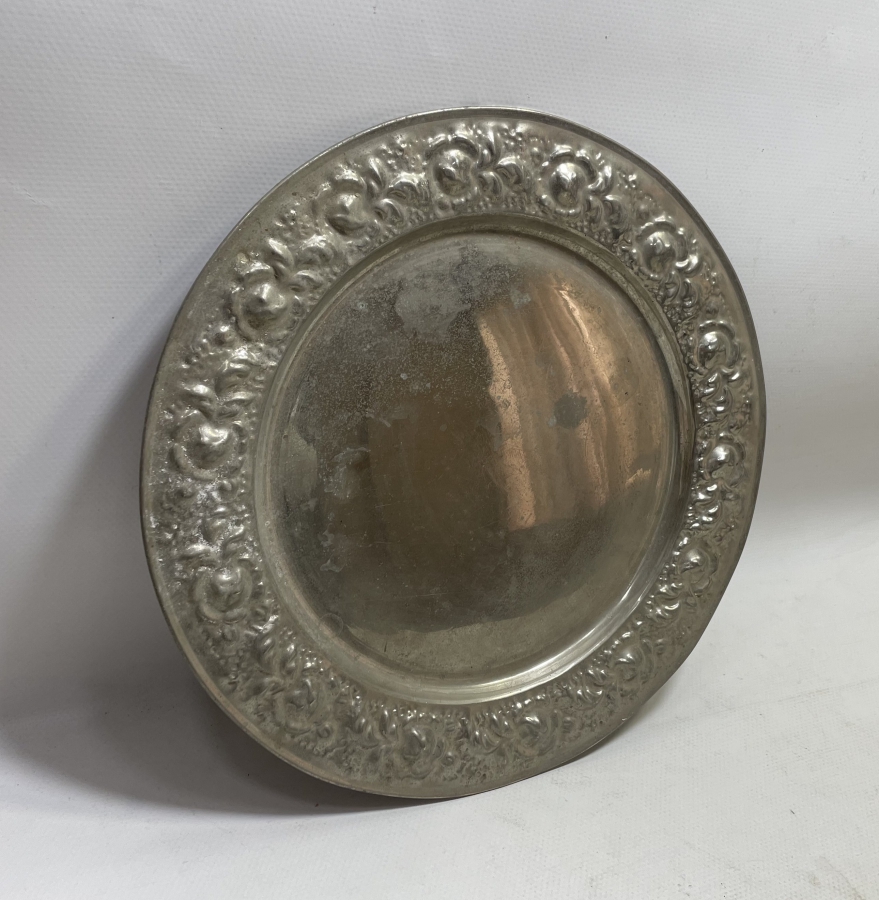 KABARTMA İŞÇİLİKLİ GÜMÜŞ KAPLAMA ANTİKA BÜYÜK BOY SUNUMLUK