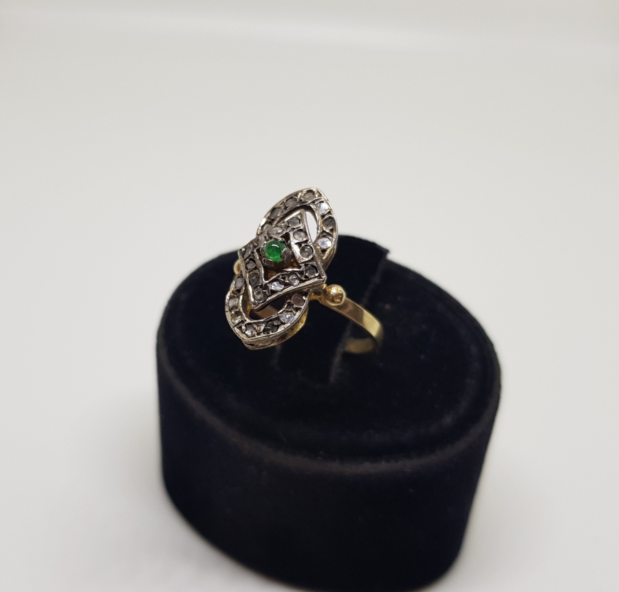 ÖZEL YAPIM ELMAS VE ZÜMRÜT TAŞLI FRANSIZ MEKİĞİ MODEL ANTİKA ALTIN YÜZÜK