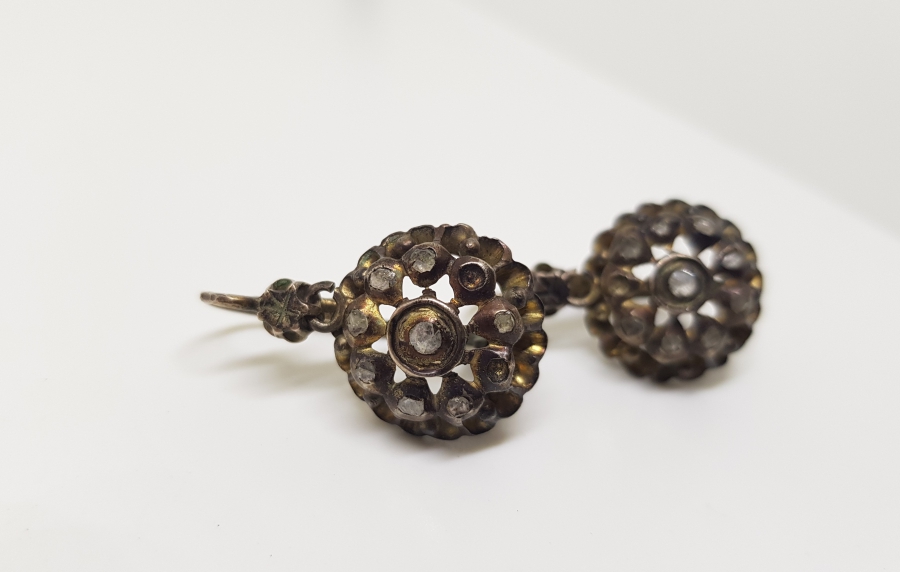 OSMANLI DÖNEMİ NADİR ARKA ASTARLI ELMAS TAŞLI ALTIN GÜL KÜPE