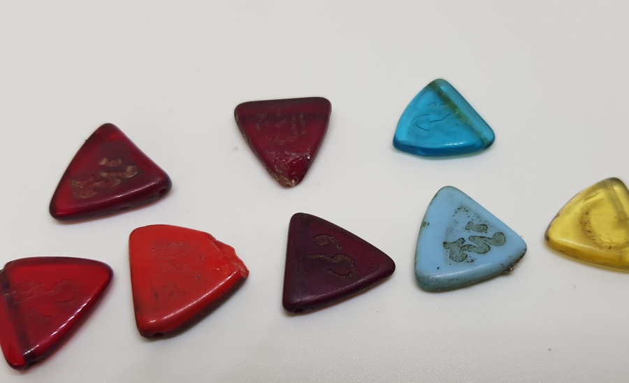 ÜZERLERİ OSMANLICA YAZILI OSMANLI DÖNEMİ OPAL VE CAM KOLYE UÇLARI LOTU