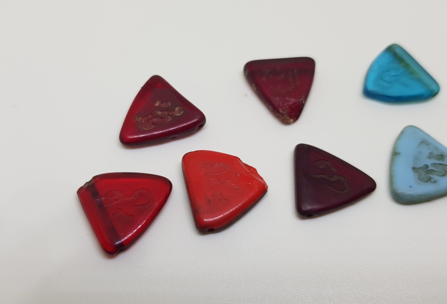 ÜZERLERİ OSMANLICA YAZILI OSMANLI DÖNEMİ OPAL VE CAM KOLYE UÇLARI LOTU