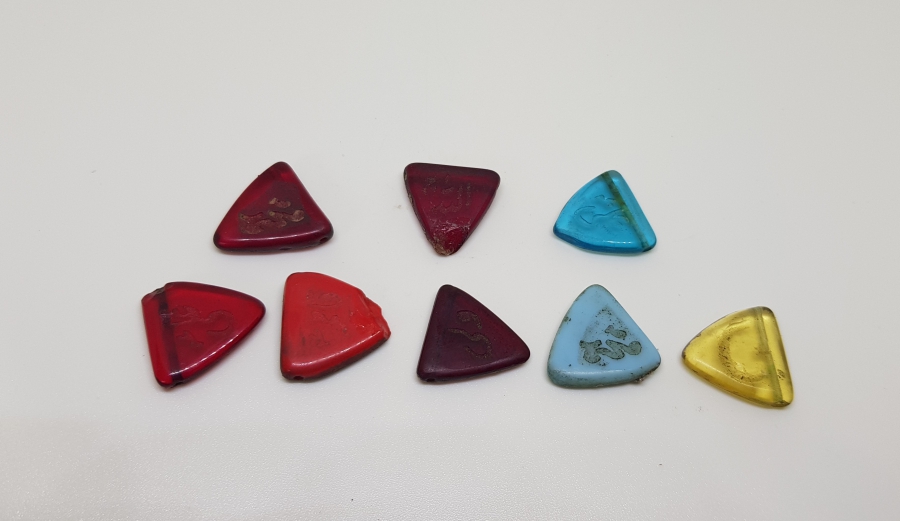 ÜZERLERİ OSMANLICA YAZILI OSMANLI DÖNEMİ OPAL VE CAM KOLYE UÇLARI LOTU