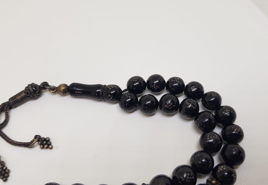 GÜMÜŞ ÇAKMA İŞÇİLİKLİ VE GÜMÜŞ PÜSKÜLLÜ ANTİKA OLTU TAŞI TESPİH