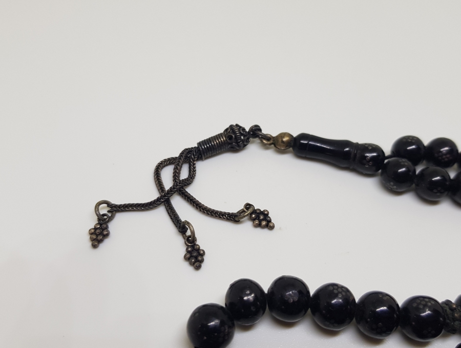 GÜMÜŞ ÇAKMA İŞÇİLİKLİ VE GÜMÜŞ PÜSKÜLLÜ ANTİKA OLTU TAŞI TESPİH