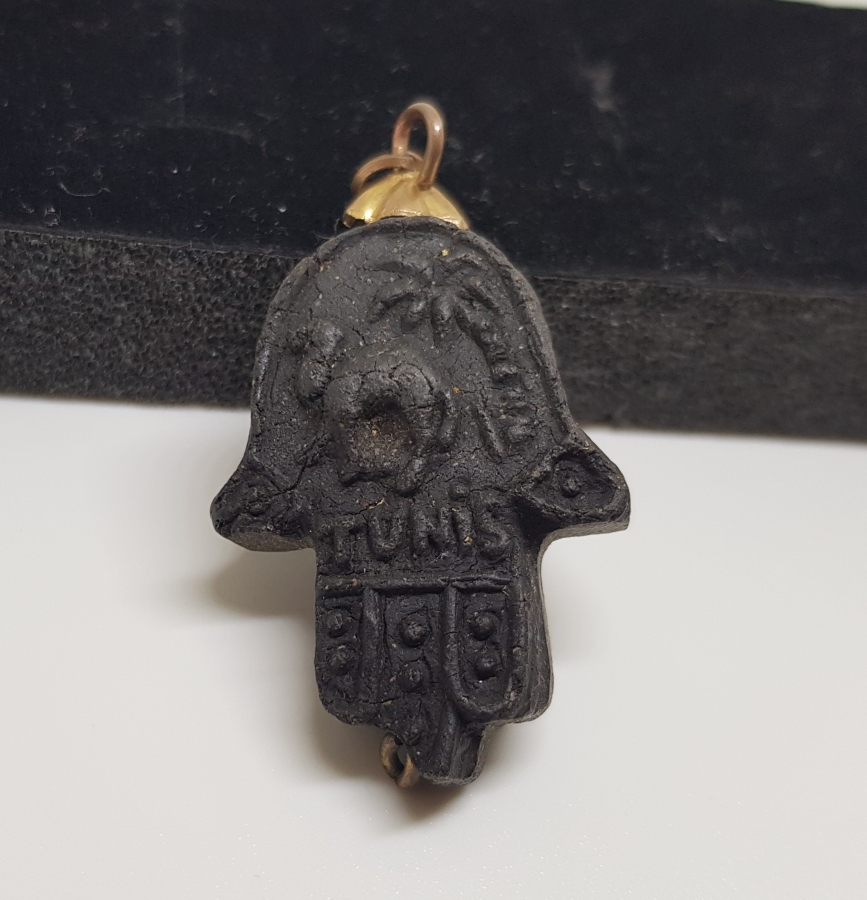 BALİNA KUSMUĞUNDAN YAPILMIŞ ANTİKA FATMA ANA ELİ FORMUNDA KOLYE UCU