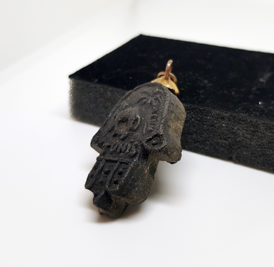 BALİNA KUSMUĞUNDAN YAPILMIŞ ANTİKA FATMA ANA ELİ FORMUNDA KOLYE UCU