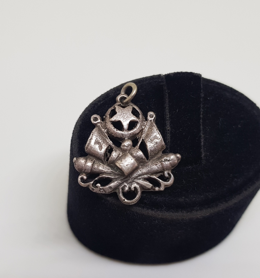 OSMANLI DÖNEMİ MEŞRUTİYET SANCAKLI VE AY YILDIZLI GÜMÜŞ KÖSTEK SALLAMASI - TESPİH PÜSKÜL SALLAMASI