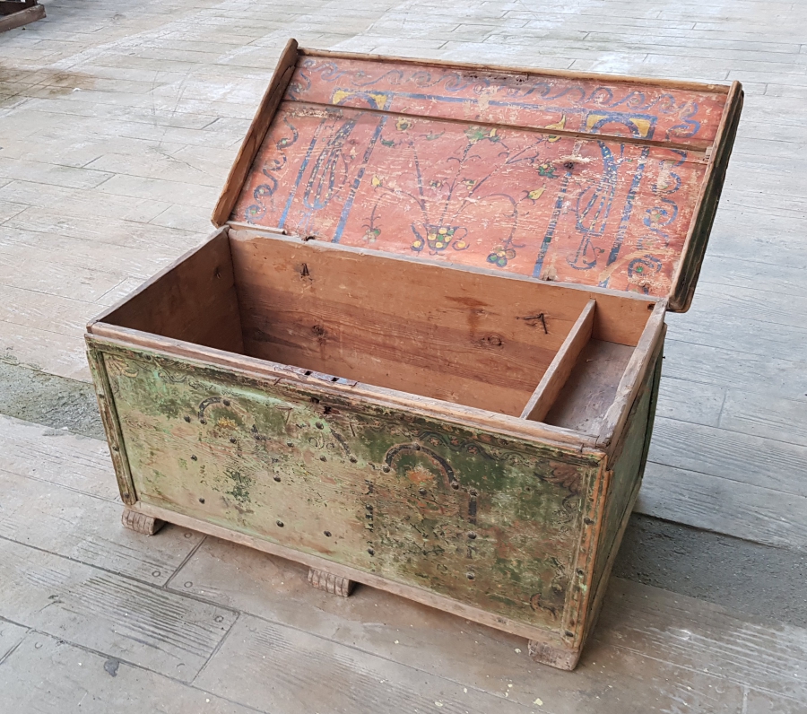 OSMANLI DÖNEMİ KÖK BOYALI VE FİL AYAKLI NADİR SANDIK