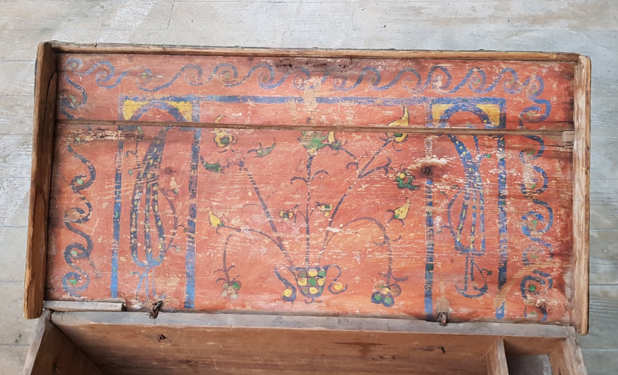 OSMANLI DÖNEMİ KÖK BOYALI VE FİL AYAKLI NADİR SANDIK