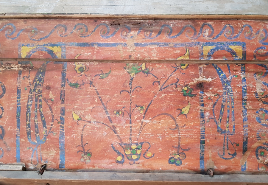 OSMANLI DÖNEMİ KÖK BOYALI VE FİL AYAKLI NADİR SANDIK