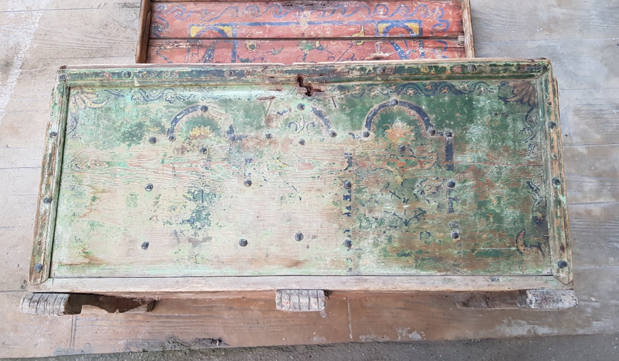 OSMANLI DÖNEMİ KÖK BOYALI VE FİL AYAKLI NADİR SANDIK