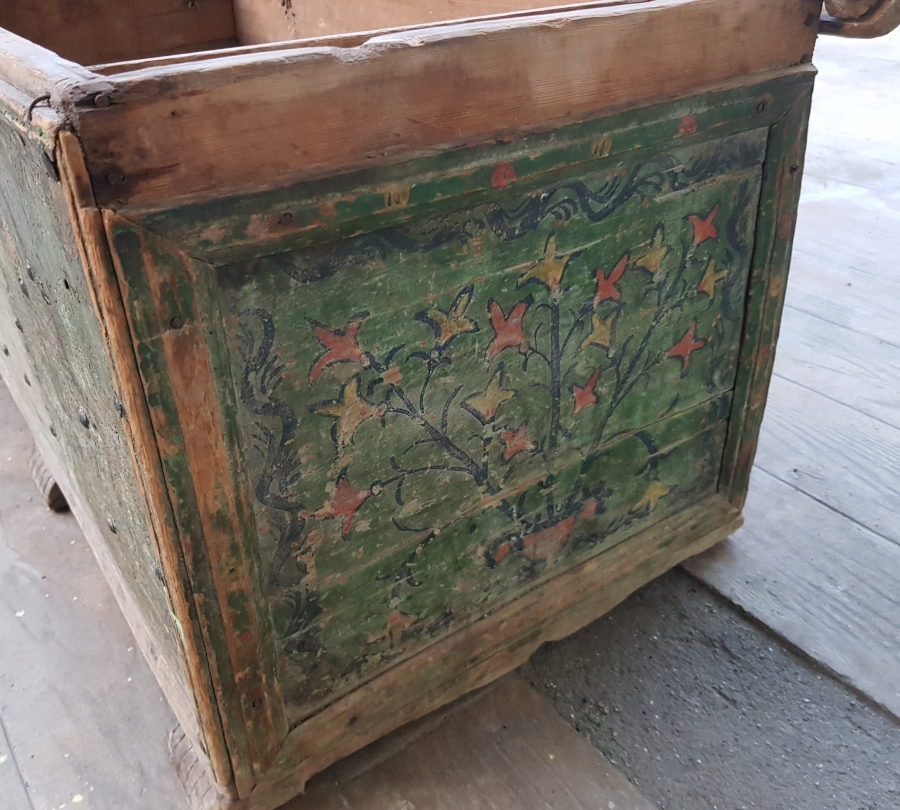 OSMANLI DÖNEMİ KÖK BOYALI VE FİL AYAKLI NADİR SANDIK