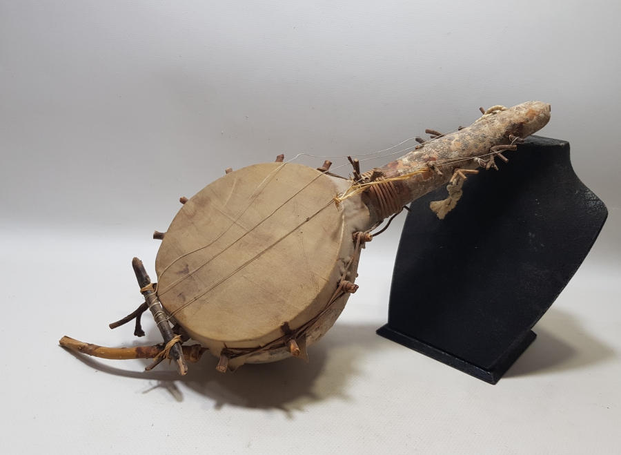 EL YAPIMI ANTİKA ÇALGI ALETİ