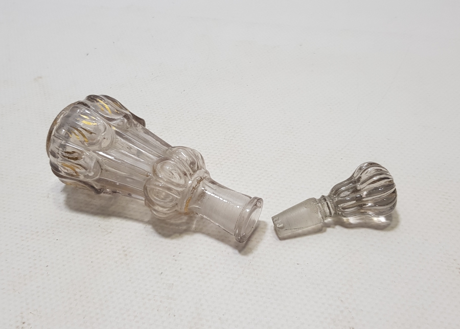 OSMANLI DÖNEMİ NADİR FORMDA ALTIN VARAKLI BEYKOZ İŞİ KOKU ŞİŞESİ