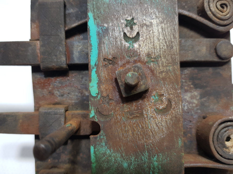 ÜZERİ AY YILDIZLI VE USTA DAMGALI OSMANLI DÖNEMİ EL YAPIMI KAPI KİLİDİ