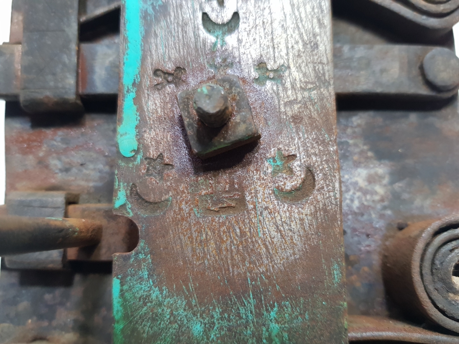 ÜZERİ AY YILDIZLI VE USTA DAMGALI OSMANLI DÖNEMİ EL YAPIMI KAPI KİLİDİ