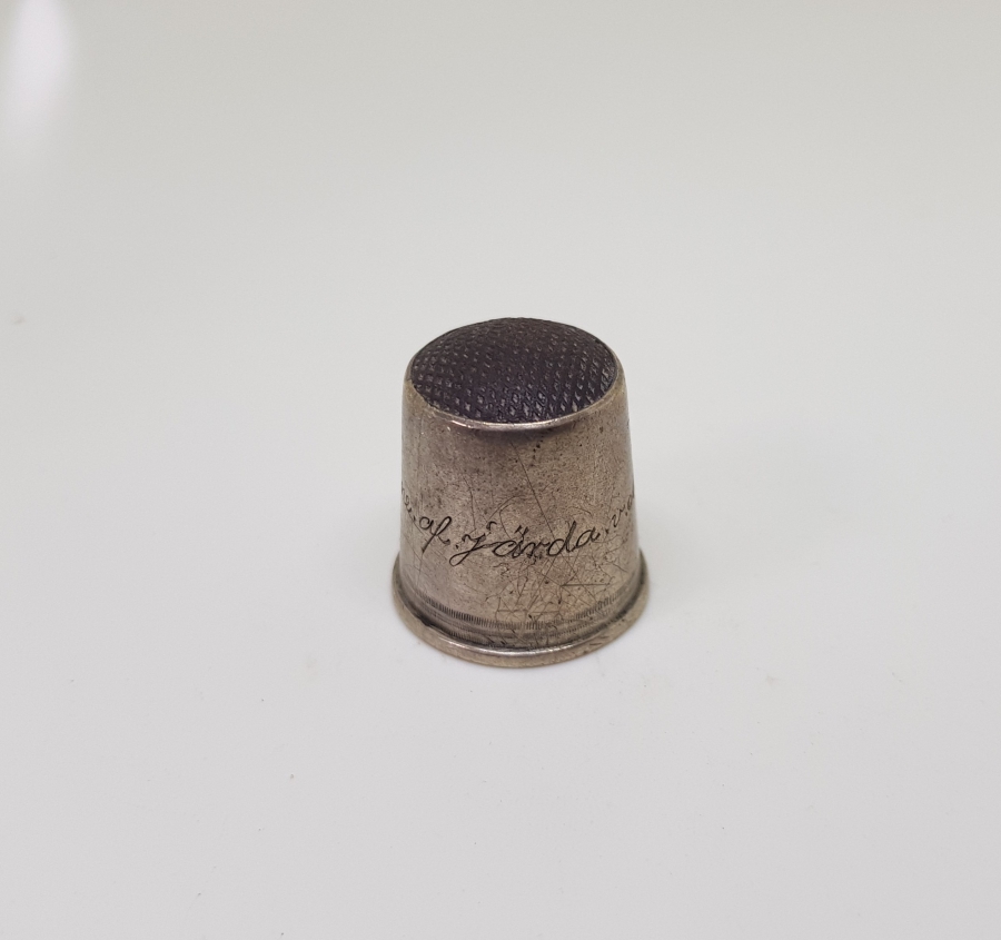 ÜZERİ YAZILI 1900 BAŞLARI ANTİKA GÜMÜŞ TERZİ YÜKSÜĞÜ