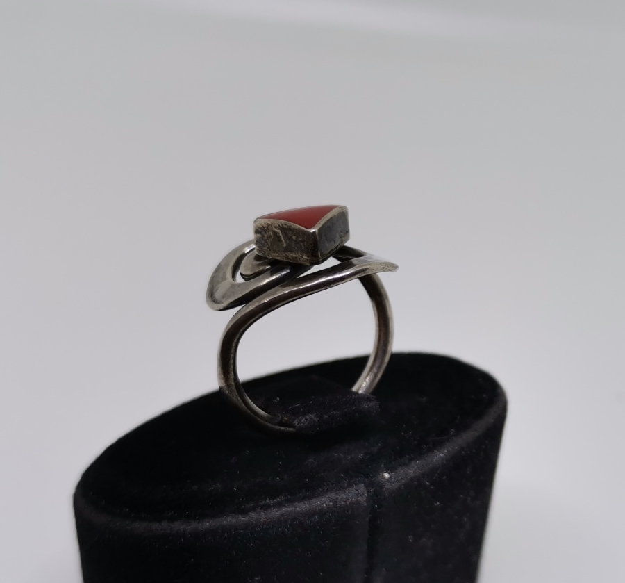 ÖZEL DİZAYN AKİK TAŞLI GÜMÜŞ YÜZÜK