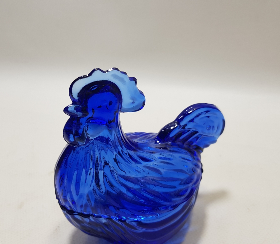 NADİR RENKTE HOROZ FİGÜRLÜ ANTİKA KAPAKLI ŞEKERLİK