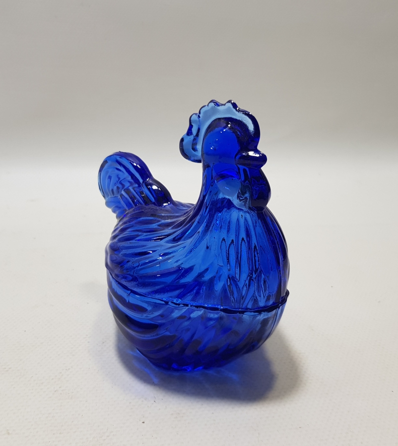 NADİR RENKTE HOROZ FİGÜRLÜ ANTİKA KAPAKLI ŞEKERLİK