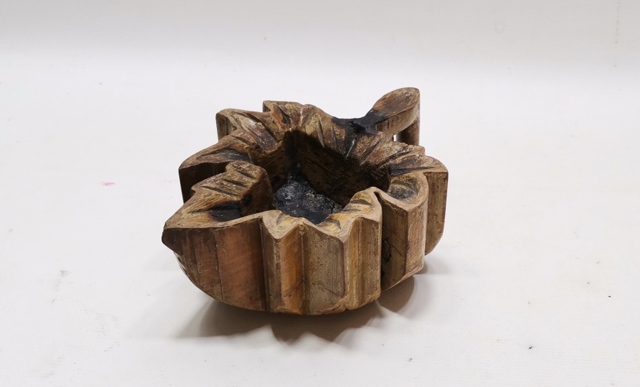 EL OYMA ARKASI YAZILI ÇINAR YAPRAĞI FORMUNDA AHŞAP ÇAMÇAK