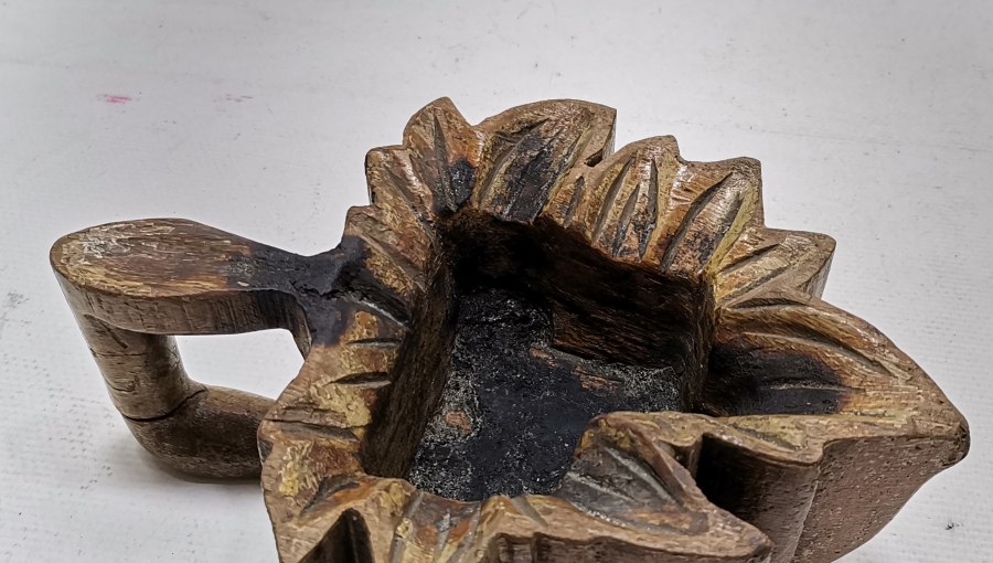 EL OYMA ARKASI YAZILI ÇINAR YAPRAĞI FORMUNDA AHŞAP ÇAMÇAK