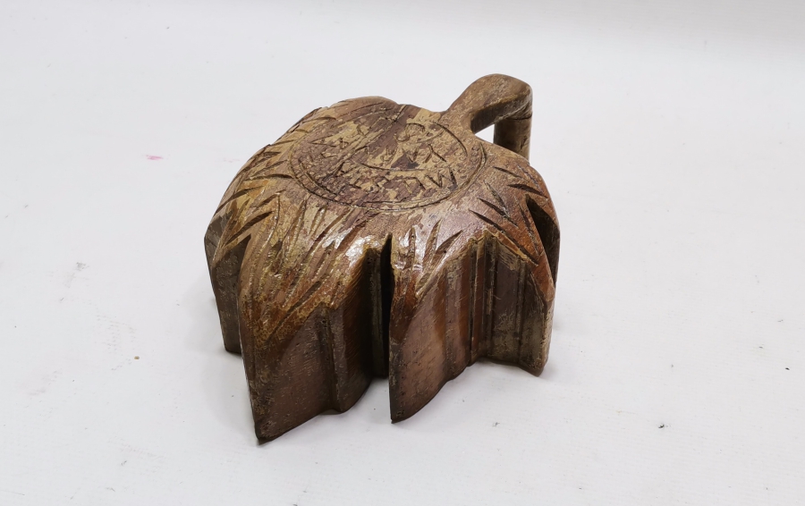 EL OYMA ARKASI YAZILI ÇINAR YAPRAĞI FORMUNDA AHŞAP ÇAMÇAK