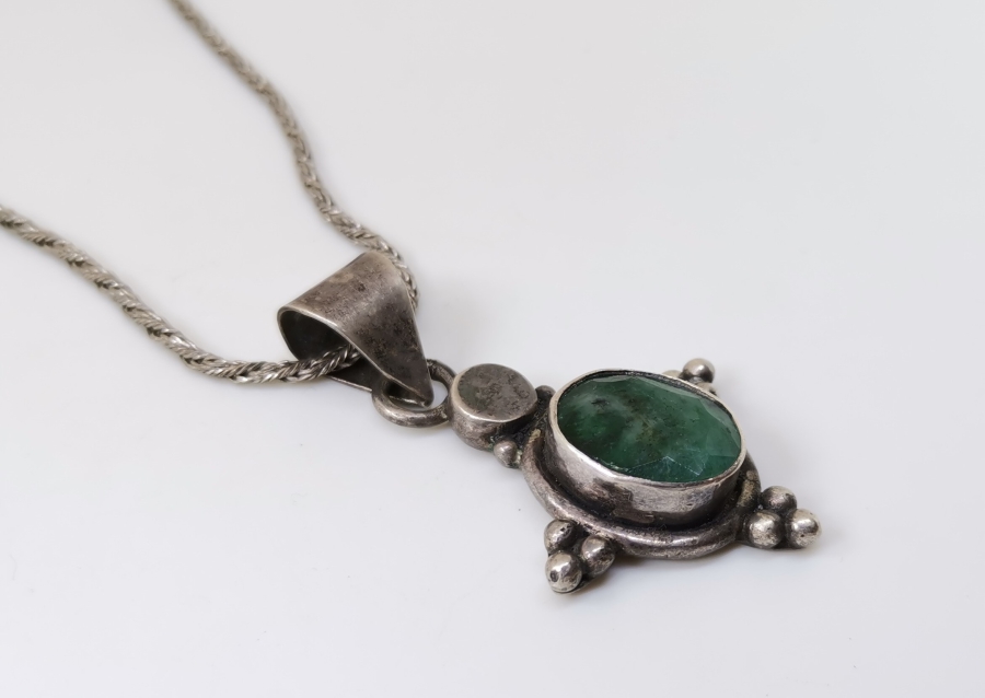 GÜMÜŞ ZİNCİRLİ VE DOĞAL TAŞLI ÖZEL YAPIM KOLYE