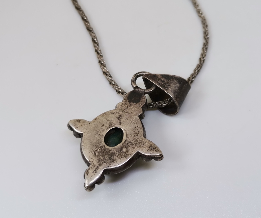 GÜMÜŞ ZİNCİRLİ VE DOĞAL TAŞLI ÖZEL YAPIM KOLYE