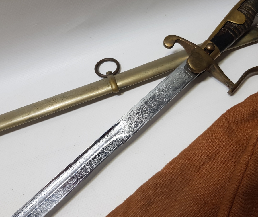 ORİJİNAL KORUMA KILIFINDA BOYNUZ SAPLI ANTİKA SUBAY KILICI