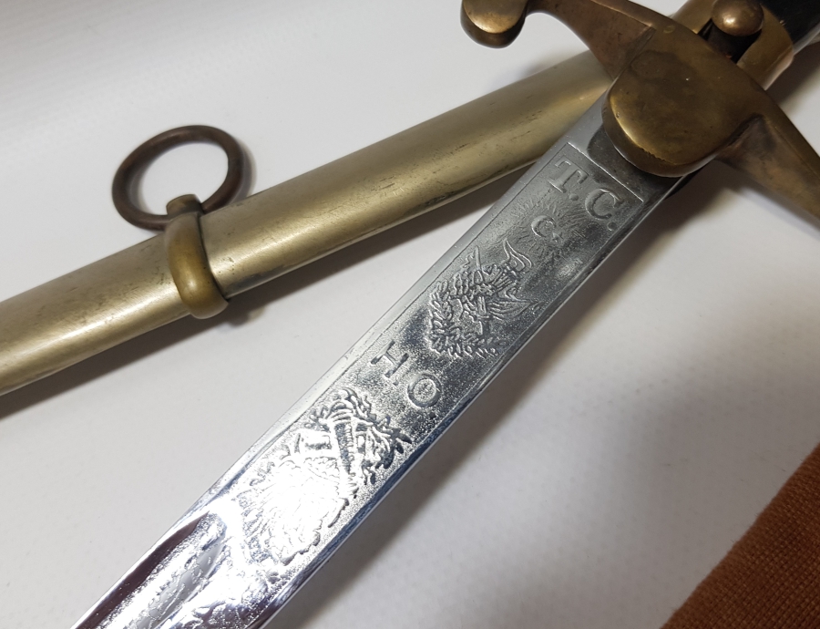 ORİJİNAL KORUMA KILIFINDA BOYNUZ SAPLI ANTİKA SUBAY KILICI