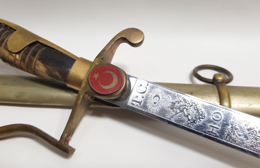 ORİJİNAL KORUMA KILIFINDA BOYNUZ SAPLI ANTİKA SUBAY KILICI