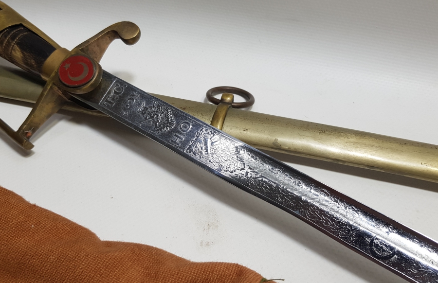 ORİJİNAL KORUMA KILIFINDA BOYNUZ SAPLI ANTİKA SUBAY KILICI