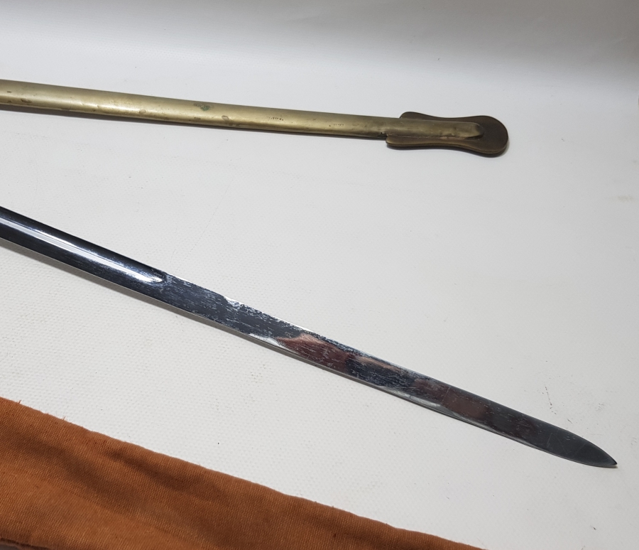 ORİJİNAL KORUMA KILIFINDA BOYNUZ SAPLI ANTİKA SUBAY KILICI