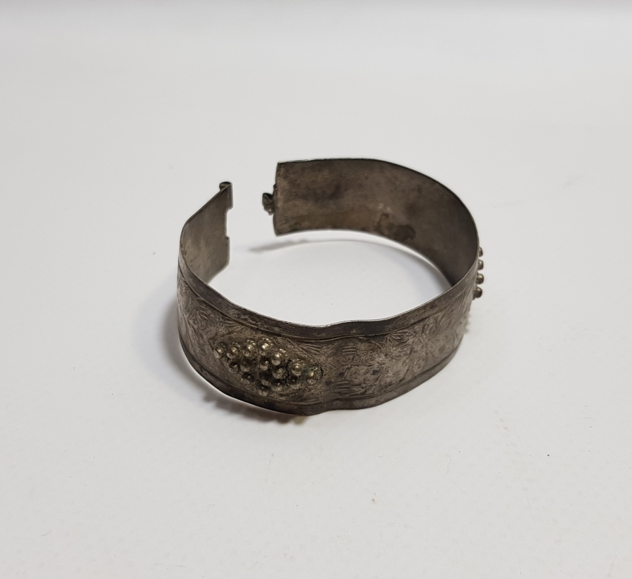 OSMANLI DÖNEMİ KALEM VE KABARTMA İŞÇİLİKLİ GÜMÜŞ ERMENİ BİLEZİK