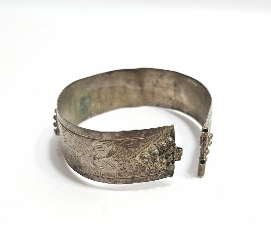 OSMANLI DÖNEMİ KALEM VE KABARTMA İŞÇİLİKLİ GÜMÜŞ ERMENİ BİLEZİK