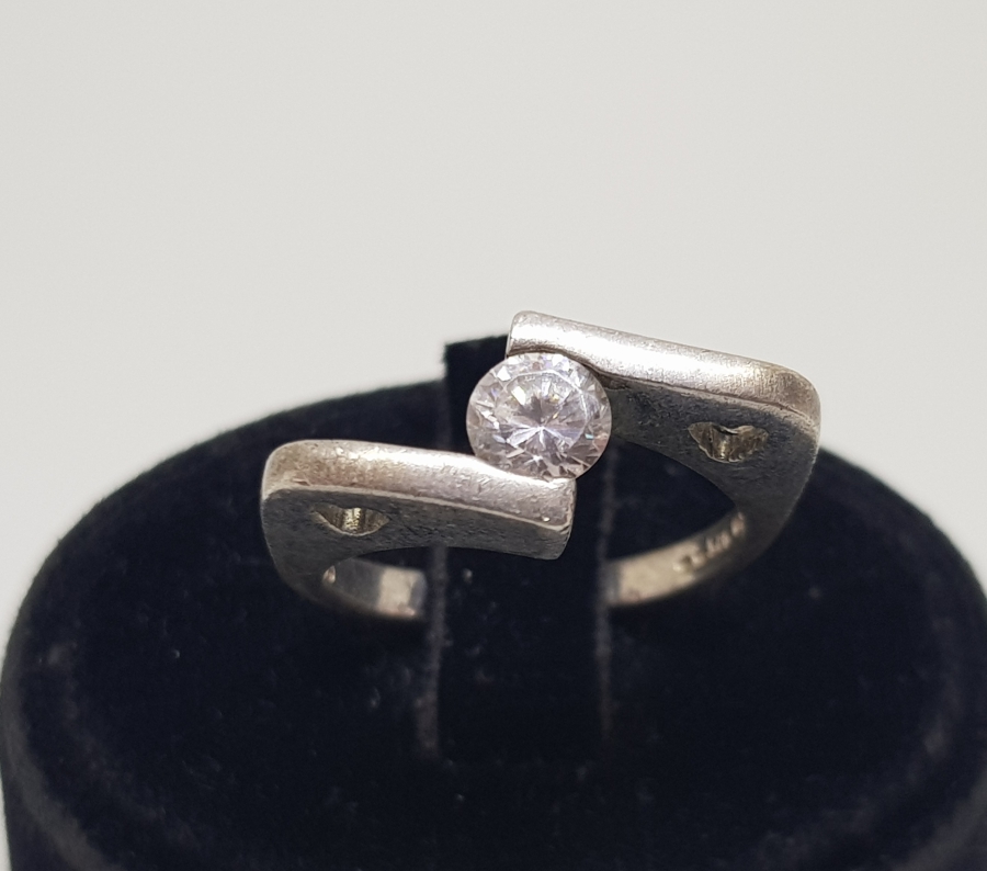 ÖZEL DİZAYN TEKTAŞ MODEL GÜMÜŞ YÜZÜK