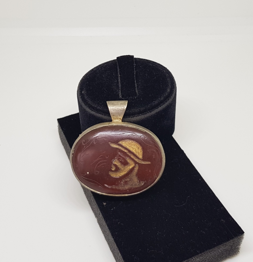 ÖZEL YAPIM GÜMÜŞ MONTÜRLÜ AVUSTURALYA ASKERİ GÖRSELLİ EL KAZIMA KOLYE UCU