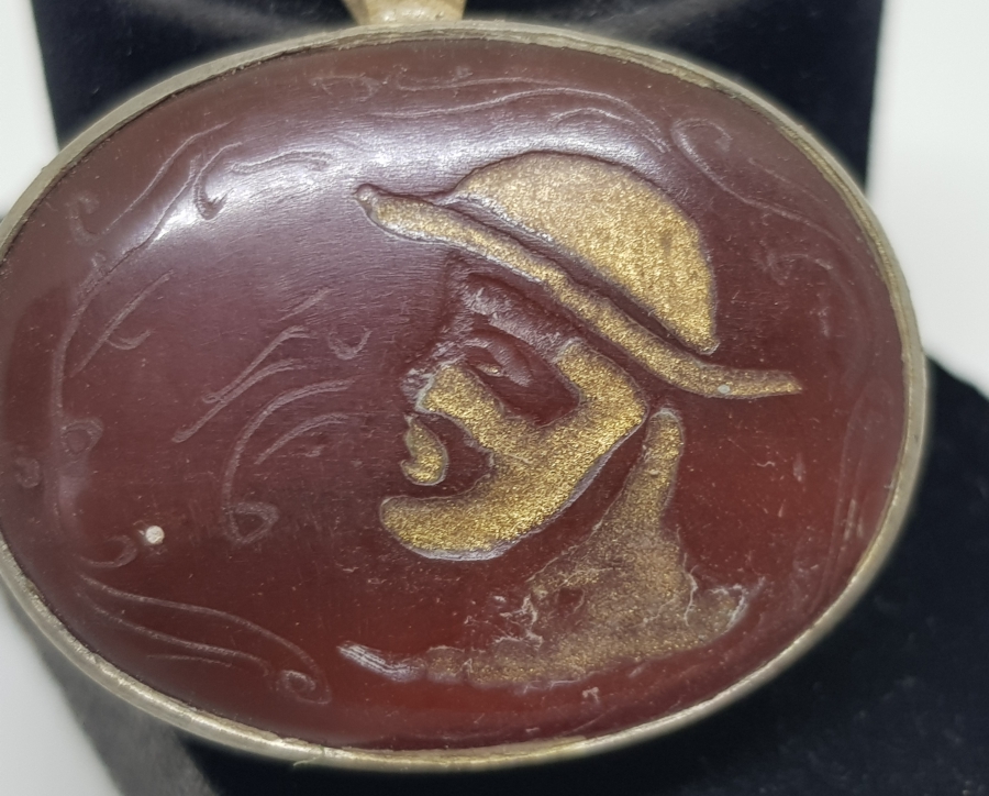 ÖZEL YAPIM GÜMÜŞ MONTÜRLÜ AVUSTURALYA ASKERİ GÖRSELLİ EL KAZIMA KOLYE UCU