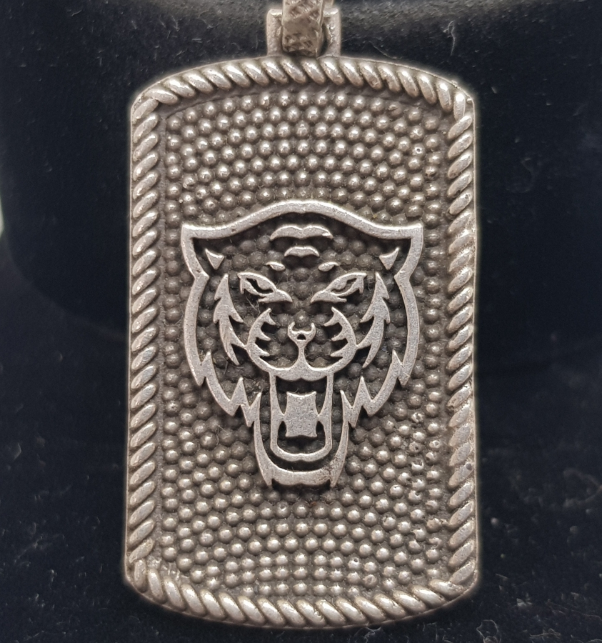 KABARTMA İŞÇİLİKLİ ASLAN BAŞLI GÜMÜŞ KOLYE UCU